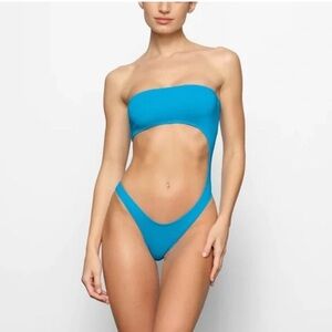 SKIMS Strapless turquoise Monokini size 4X